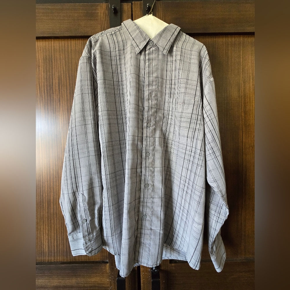 Haggar Men's Black and Gray Checkered Shirt